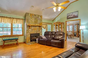 366 Shallowford Dr, Boiling Springs, SC 29316 - Photo 4