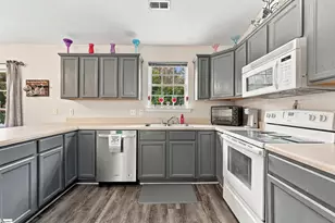 270 Chateau St, Boiling Springs, SC 29316 - Photo 6