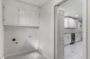 206 Lions Club Rd, Greenville, SC 29617 - Photo 8