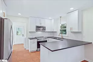 218 Elaine Ave, Taylors, SC 29687 - Photo 2