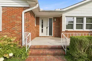 5 Lisa Dr, Greenville, SC 29615 - Photo 2