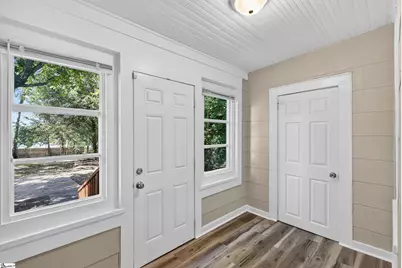 19 N Washington Avenue, Greenville, SC 29611 - Photo 16