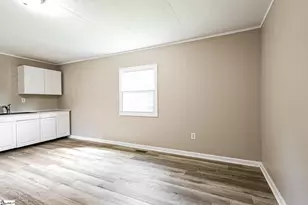 105 Short St, Laurens, SC 29360 - Photo 8