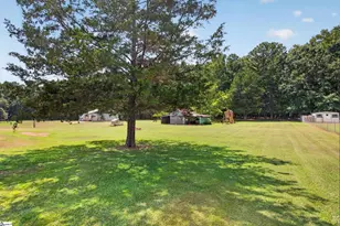 242 Sherwood Dr, Belton, SC 29627 - Photo 4