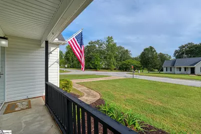 300 E Myles Lane, Spartanburg, SC 29303 - Photo 2