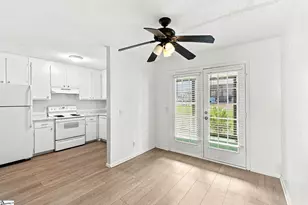 4 Birchview St, Taylors, SC 29687 - Photo 8