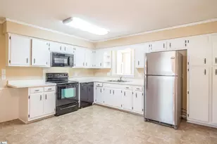 631 Pine Hill Dr, Boiling Springs, SC 29316 - Photo 6