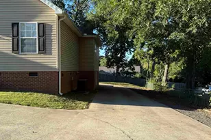211 Wildwood Dr, Greer, SC 29651 - Photo 4