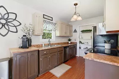 215 Thompson Road, Taylors, SC 29687 - Photo 10