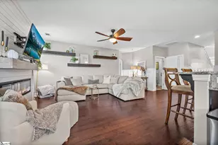 18 Kelvyn St, Greer, SC 29651 - Photo 8