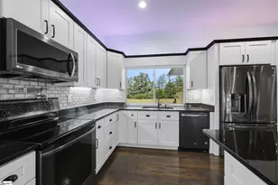 305 Waters Rd, Taylors, SC 29687 - Photo 14