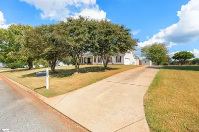 208 Legacy Farm Drive, Fountain Inn, SC 29644 - Photo 4