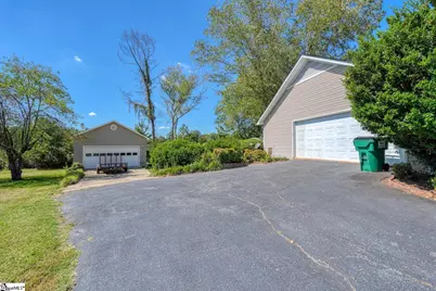 404 Cresthaven Drive, Boiling Springs, SC 29316 - Photo 4