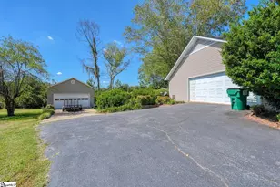 404 Cresthaven Dr, Boiling Springs, SC 29316 - Photo 4