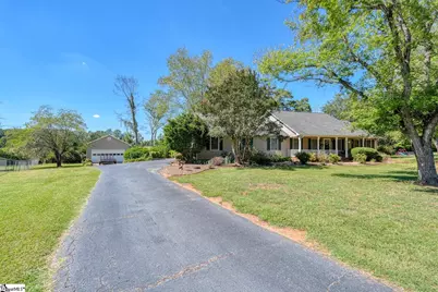 404 Cresthaven Drive, Boiling Springs, SC 29316 - Photo 2