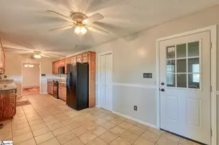 404 Cresthaven Dr, Boiling Springs, SC 29316 - Photo 16