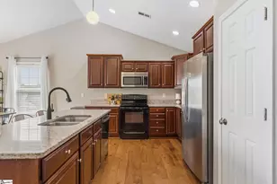 4 Clematis Dr, Taylors, SC 29687 - Photo 8