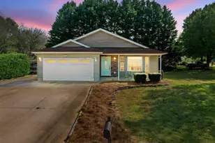 400 Panther Ct, Greer, SC 29651 - Photo 2