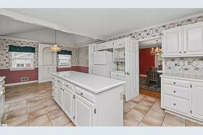 221 Lowndes Avenue, Greenville, SC 29607 - Photo 10