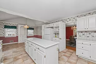 221 Lowndes Ave, Greenville, SC 29607 - Photo 10