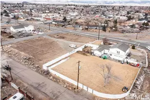 990 Riverview Dr, Gardnerville, NV 89460 - Photo 2