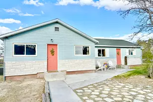 195 Pleasant Hill Dr, Battle Mountain, NV 89820 - Photo 2