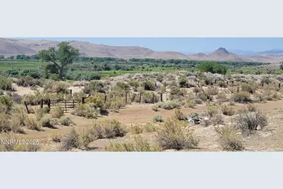 8935 Cougar Cir, Silver Springs, NV 89429 - Photo 12