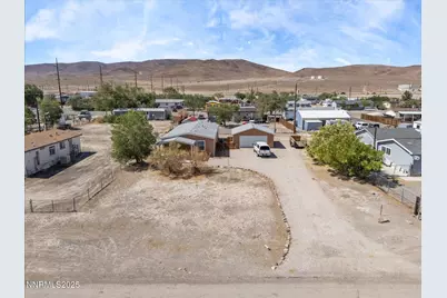 1740 Donner Trail, Silver Springs, NV 89429 - Photo 34