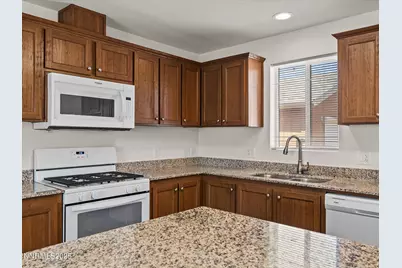 1740 Donner Trail, Silver Springs, NV 89429 - Photo 12