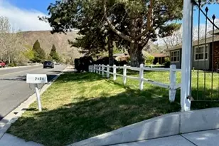 7050 Pembroke Dr, Reno, NV 89502 - Photo 6