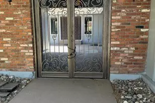 7050 Pembroke Dr, Reno, NV 89502 - Photo 4