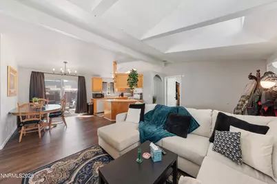 7571 Diamond Pointe Way, Reno, NV 89506 - Photo 8