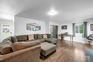 1510 Majestic Dr, Reno, NV 89503 - Photo 14