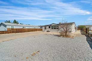 863 Jennys Ln, Fernley, NV 89408 - Photo 4