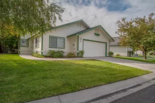 1775 Linden Ct, Minden, NV 89423 - Photo 2