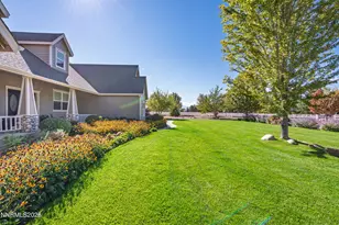 1030 Country Ln, Gardnerville, NV 89460 - Photo 8