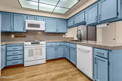 320 W Riverview Circle, Reno, NV 89509 - Photo 2