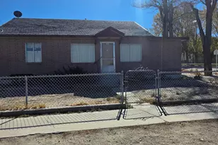 306 6th St, Hawthorne, NV 89415 - Photo 2
