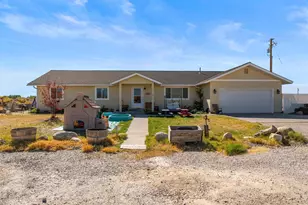 2830 Country Club Dr, Fallon, NV 89406 - Photo 2