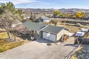 5680 Dolores Dr, Sparks, NV 89436 - Photo 6