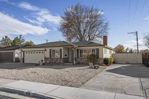 920 Brentwood Dr, Reno, NV 89502 - Photo 2