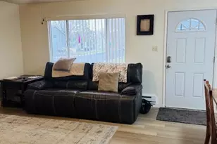 604 Oakwood Dr, Sparks, NV 89431 - Photo 2