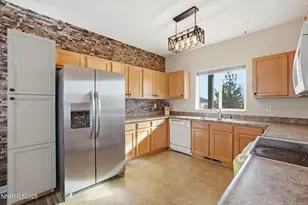 365 Orrcrest Dr, Reno, NV 89506 - Photo 8