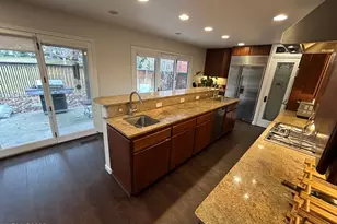 655 E Riverview Cir, Reno, NV 89509 - Photo 4