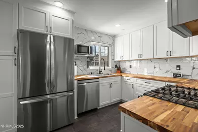 1920 Bonneville Avenue, Reno, NV 89503 - Photo 8