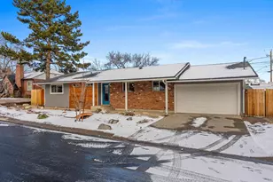 301 Hillcrest Dr, Reno, NV 89509 - Photo 2