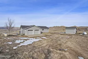 200 Thoroughbred Cir, Reno, NV 89508 - Photo 2