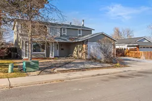 1074 Glen Martin Dr, Sparks, NV 89434 - Photo 2