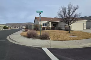 10210 Robilee Dr, Reno, NV 89521 - Photo 2