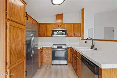 8651 Beechcraft Drive, Reno, NV 89506 - Photo 6